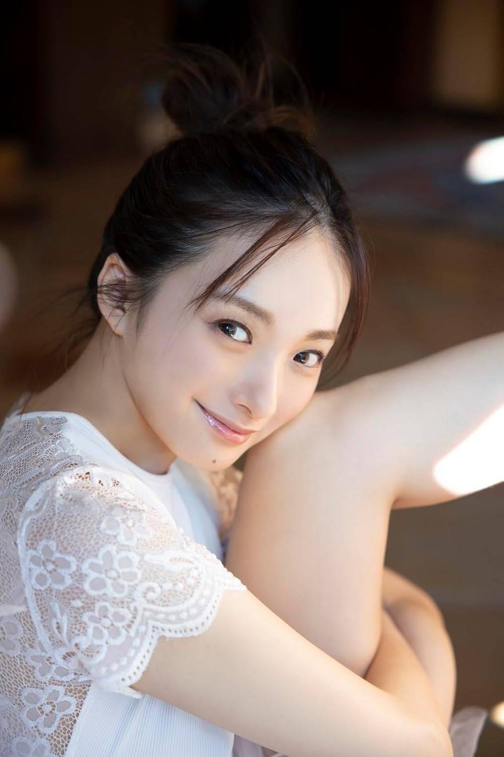 Live In Love: Koiki Nagisa 1st Photobook [Shogakukan Production] - Nin ...