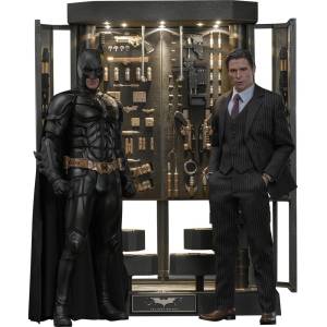 Movie Masterpiece: The Dark Knight - Batman Armory with Bruce Wayne (2.0) [Hot Toys]