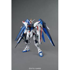 Mobile Suit Gundam SEED - Freedom Gundam Ver.2.0 Plastic Model [1/100 MG / Bandai]